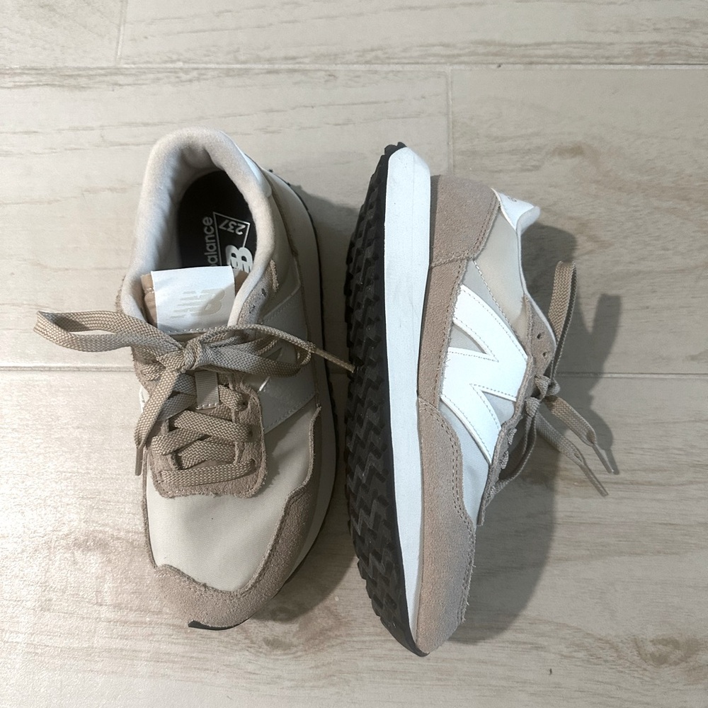 Like New- New Balance Sneakers
